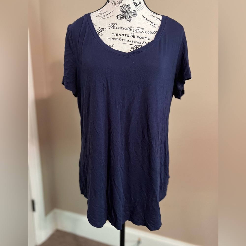 Navy short sleeve t-shirt